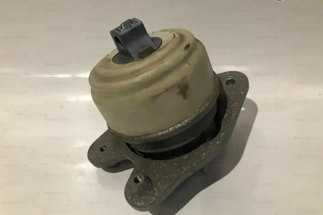 a2222403300   engine mount